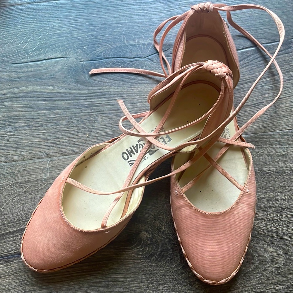 Salvatore Ferragamo strappy ballet flat / sandal in dusty rose 8.5C